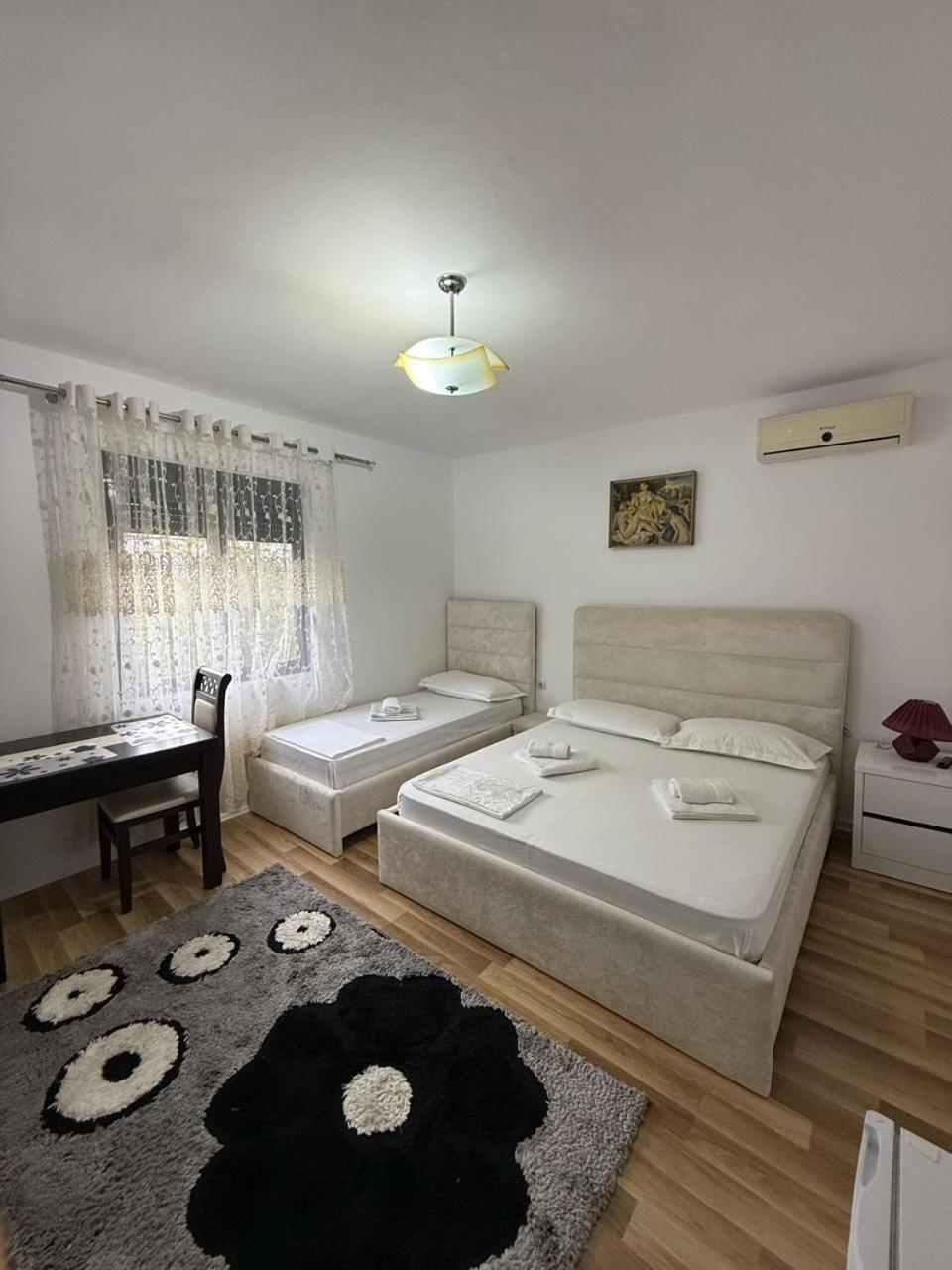 Ferienwohnung Flat In Berat'S Center Exterior foto